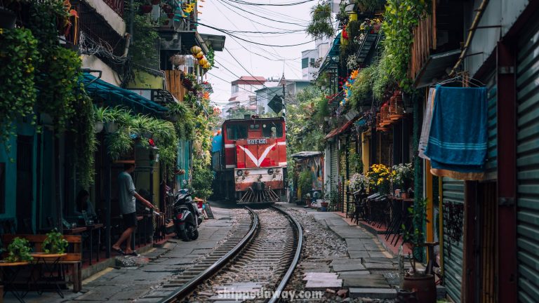 TOURS HANOI CITY HALF DAY BY JEEP/VESPA/MOTORBIKE/BICYCLE 25 famous-hanoi-train-street