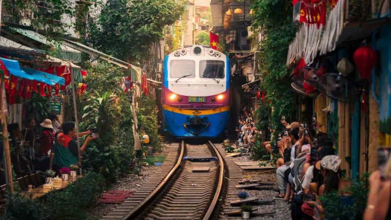 hanoi-train-coffee