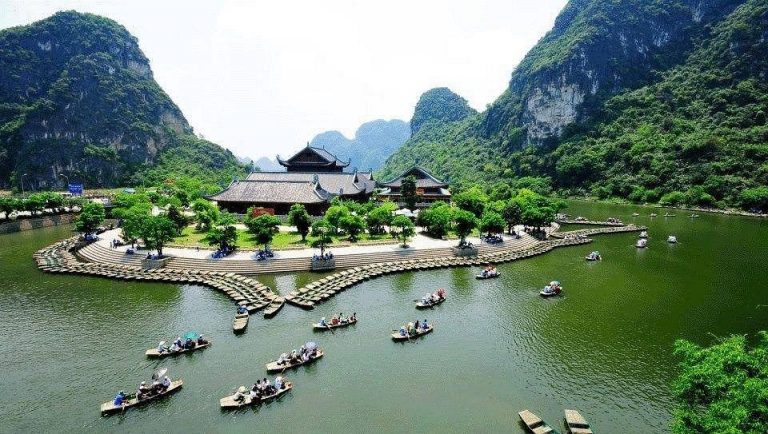 trang-an-grottoes-harbor