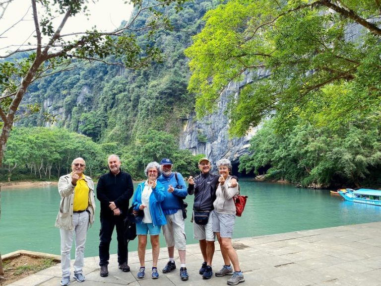 "VISITING BOTANIC GARDEN - PARADISE CAVE AND DARK CAVE 1 DAY TOUR" 23 145 (13)