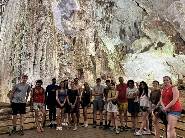 "VISITING BOTANIC GARDEN - PARADISE CAVE AND DARK CAVE 1 DAY TOUR" 27 145 (14)