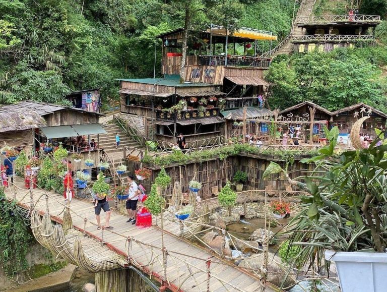 Sapa Fansipan Sightseeing Tour 2D1N Small Group 21 2ban-cat-cat-2