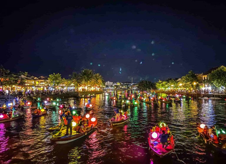 DA NANG – HOI AN – DA NANG Duration: 4 days 3 nights 18 Boat-Along-the-river-min-e1685954922588
