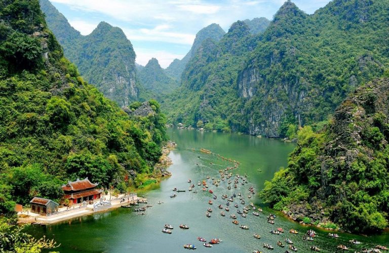 Ninh Binh Sightseeing and Discovery Tour 19 Du-lich-Trang-An-Ninh-Binh-5