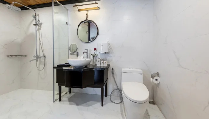 Serenity Cruises 37 Halong-Serenity-Cruises-Bathroom-4-700x400