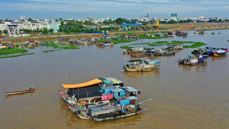 VIET NAM TRIP 2025 – SOUTHERN & CENTRAL VIETNAM – Duration: 10 days 9 nights 15 Long-Xuyen-Floating-Market-min