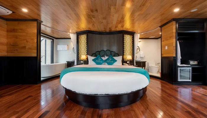 Serenity Cruises 29 Moon-Suite-Cabin-700x400
