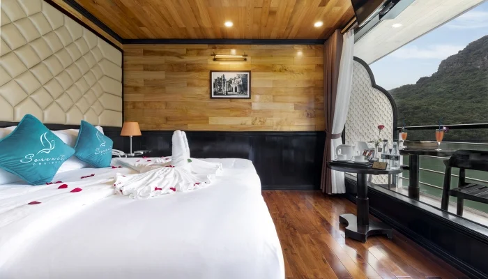 Serenity Cruises 22 Senior-Suite-Cabin-2-700x400