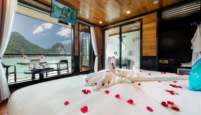 Serenity Cruises 21 Senior-Suite-Cabin-700x400
