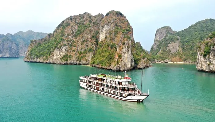 Serenity Cruises 13 Serenity-Cruises-2-day-1-night-700x400