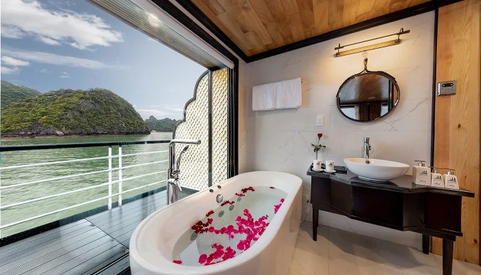 Serenity Cruises 33 Terrace-Moon-Suite-Bathroom-700x400