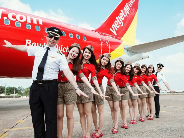 Limousine, sleeping bus, train, flight tickets 52 VietjetAir-pilots-and-crew