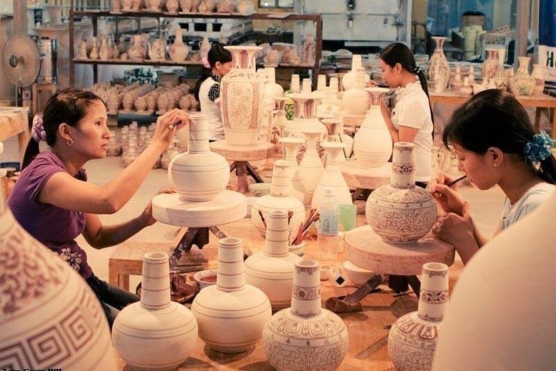 Private tour Bat Trang ceramic village - Van Phuc silk village with local meals 1 caption 12