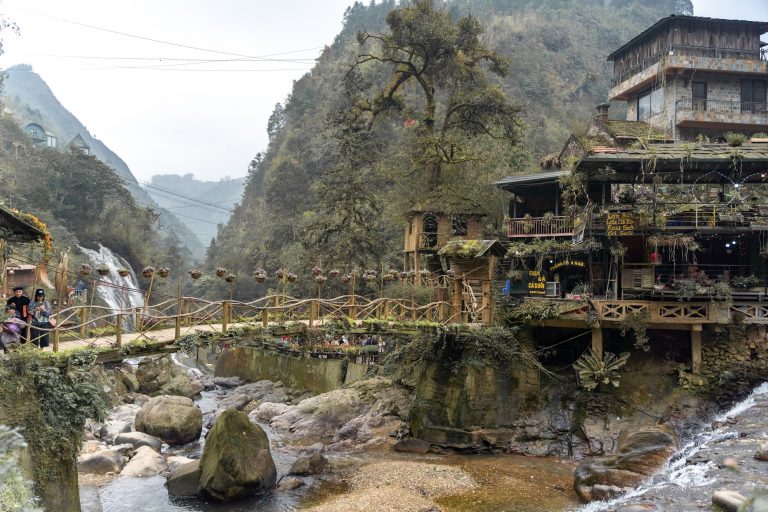 Sapa Fansipan Sightseeing Tour 2D1N Small Group 34 cat-cat-village-photo
