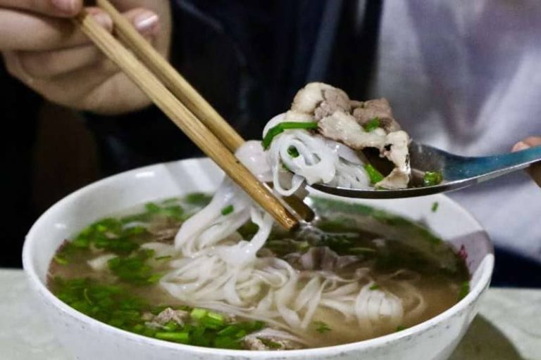 Hanoi Foodie Tour By Walking 3 hours Small Group < 10 pax 17 food-tour-hanoi-1