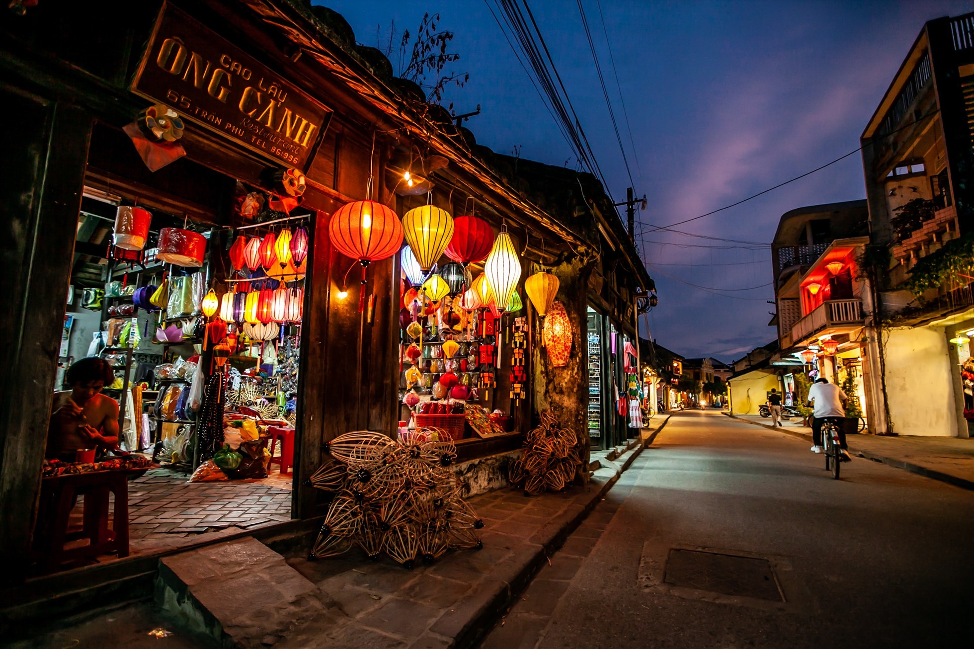 COCONUT FOREST (BAMBO BASKET BOAT) – HOIAN - BOAT RIDE – DROP FLOWER LANTERN Group tour <14 pax, Pickup from Danang 1 hoi an 22