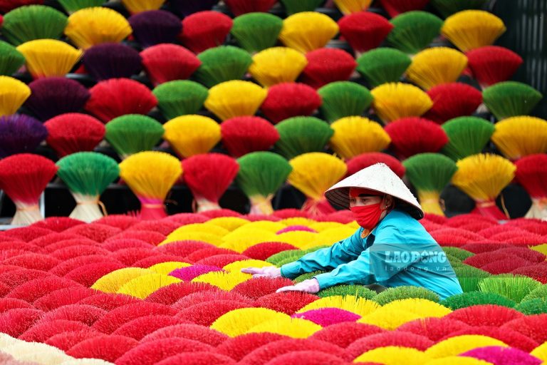 Incense Village & Hat Making Village in Hanoi Half Day Tour 16 quang-phu-cau-village-chuong-hathai-2_jpg