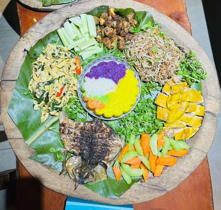 Sapa Fansipan Sightseeing Tour 2D1N Small Group 62 vietnam-sapa-food-xoi-ngu-sac-thang-co-a-quynh